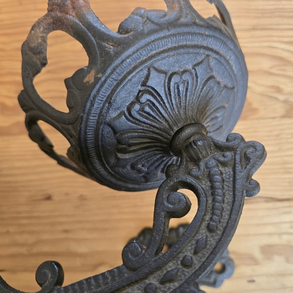 Vintage Cast Iron Oil Lamp Holder Arm - Picture 8 of 10
